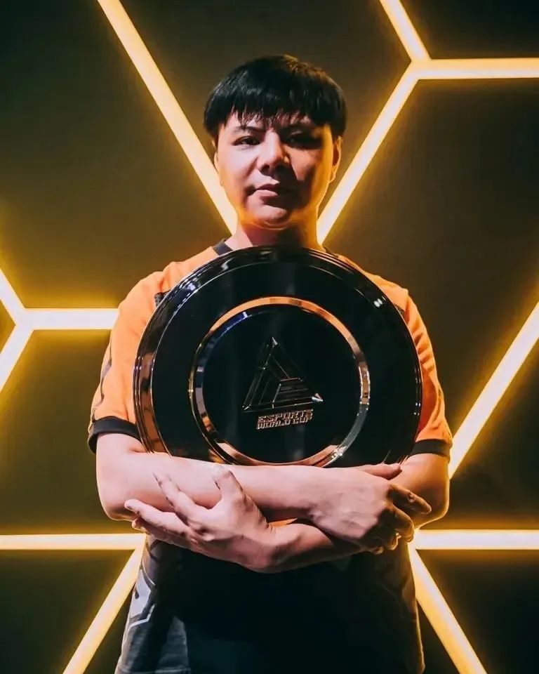 关于街霸6再创历史，冠军实至名归的信息