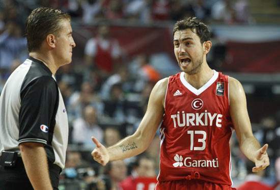 爱游戏-爆冷！英雄联盟强队意外出局震惊全场