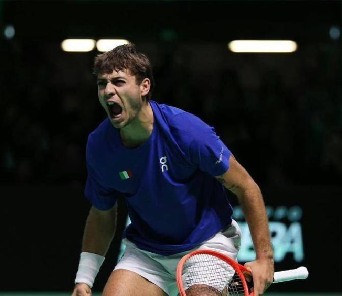 戴维斯杯力克温网，辛纳扛起全队