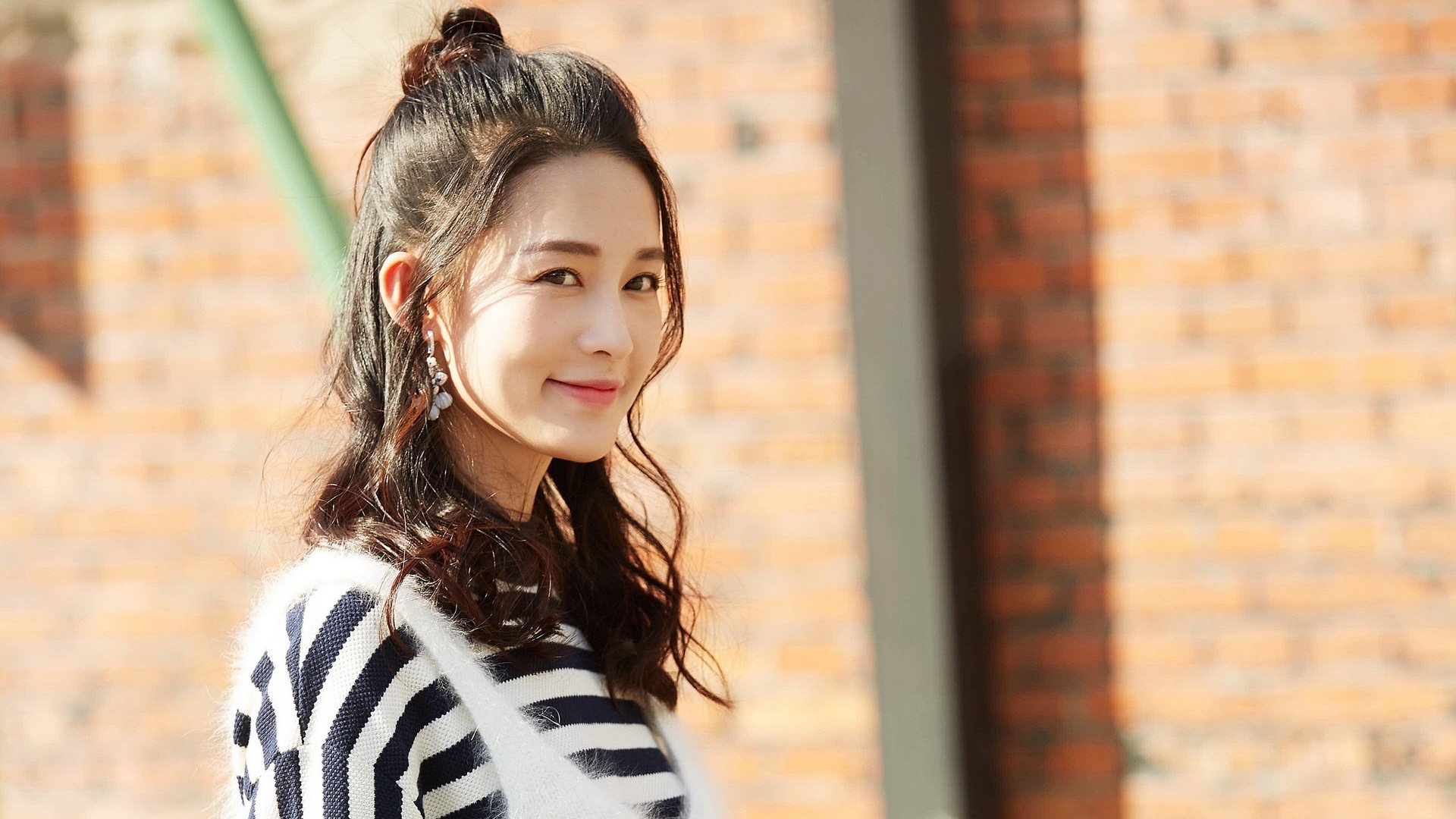 红土磨砺与硬地淬火,从法网险胜到总决赛舞台,西西帕斯如何成为全队脊梁