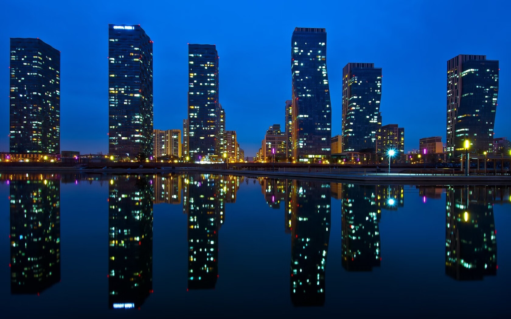 两种剧本,同一真理,独行侠的末节风暴与恩比德的抢七加冕,揭示篮球决胜的唯一密码