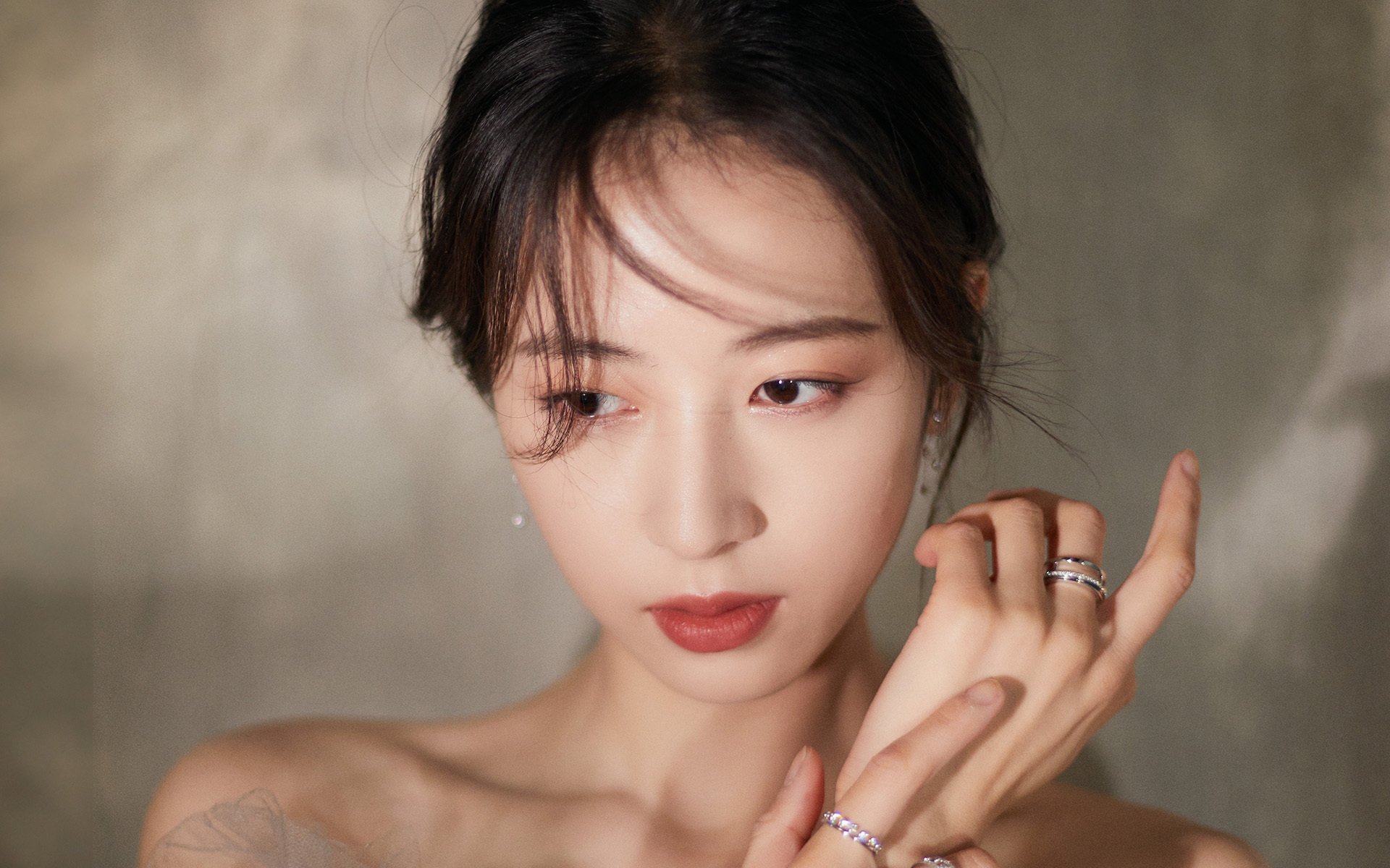 爱游戏tv-时间裂缝中的传奇一日，马刺速胜与东契奇接管德甲的平行叙事