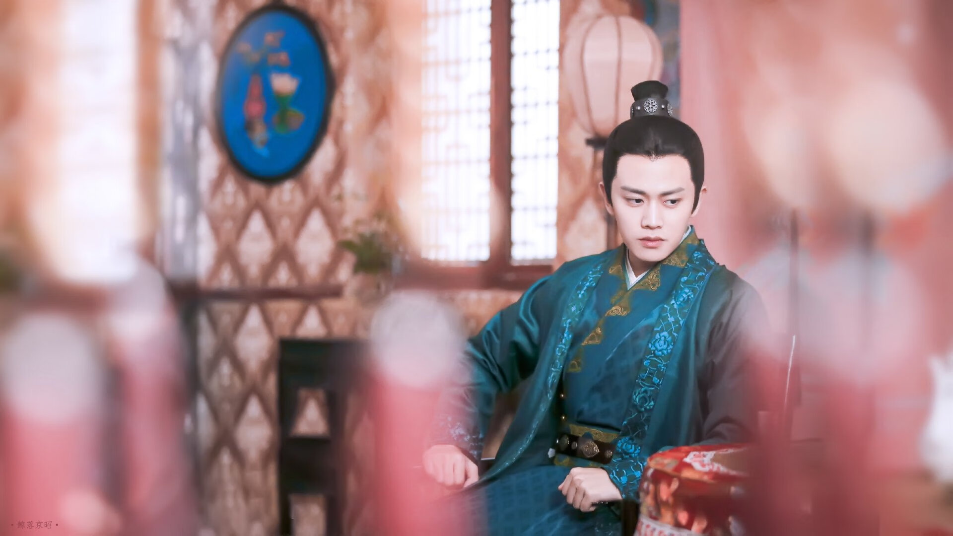 爱游戏官方入口-戈壁残阳如血，天山脚下，凤凰城升起不落的争冠图腾